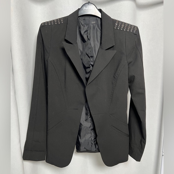 Square shoulder suit jacket - Picture 1 of 5